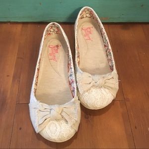 Lovely lace flats!